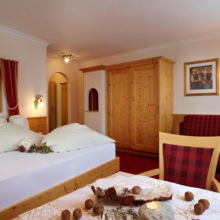 Hotel Am Roemerweg Fiss Eksteriør billede