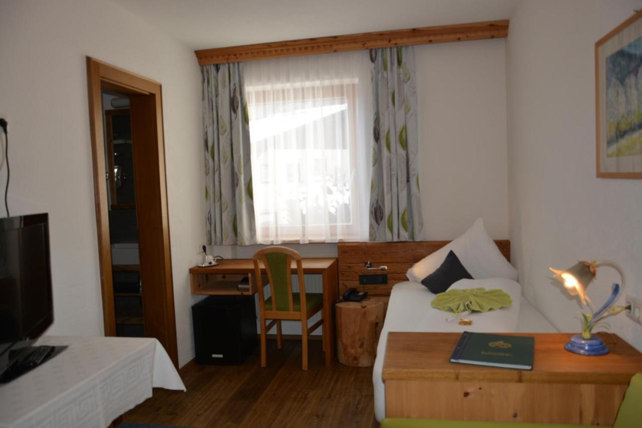 Hotel Am Roemerweg Fiss Eksteriør billede