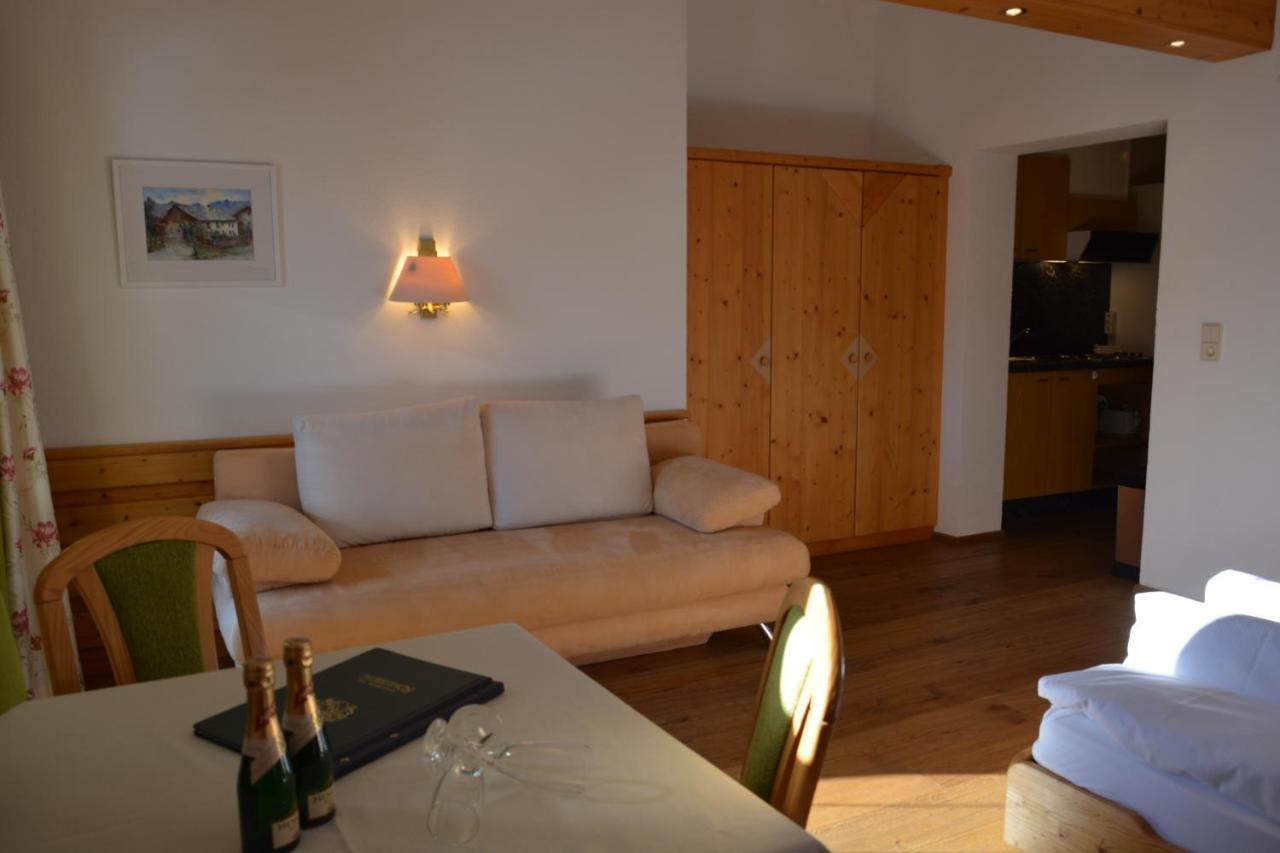 Hotel Am Roemerweg Fiss Eksteriør billede