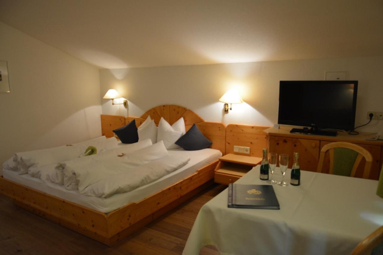 Hotel Am Roemerweg Fiss Eksteriør billede