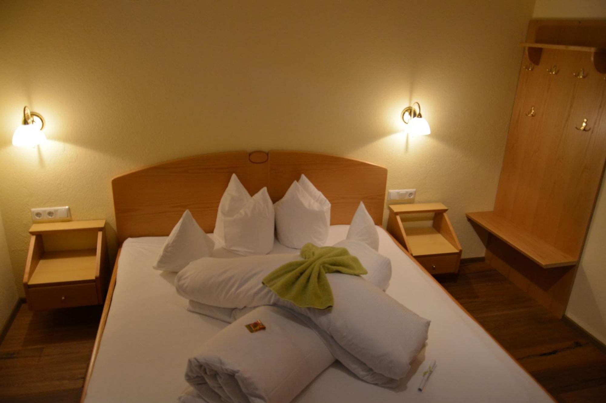 Hotel Am Roemerweg Fiss Eksteriør billede